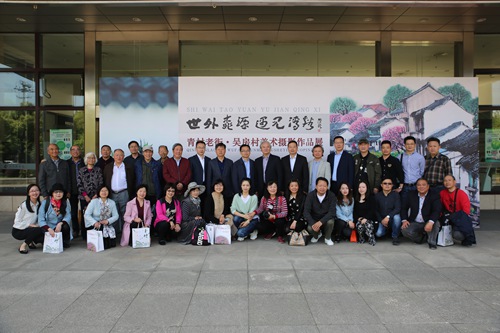 “青村老街、吴房村”上海美术家中国画与摄影作品展开幕式于五月九日上午十点钟在奉贤区图书馆举行
